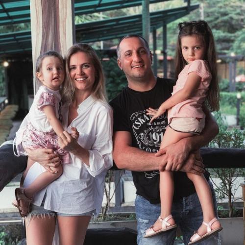 Арарат кещян со своими красотками девчонками. 02