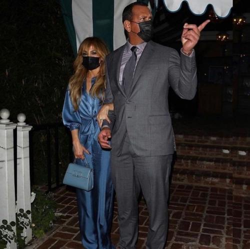 Дженнифер Лопес и её красавчик - жених Алекс Родригес. 02