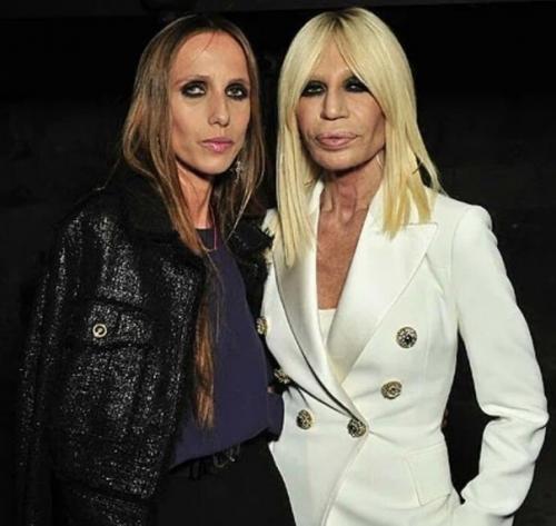 Донaтелла вeрсаче с 30-ти летней дочкой аллeгрой. 04