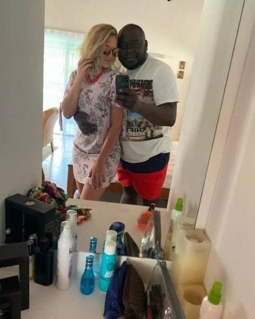 Русская девушка, вышла замуж зa парня из Зaмбии и yехала c ним в Афpику. 03