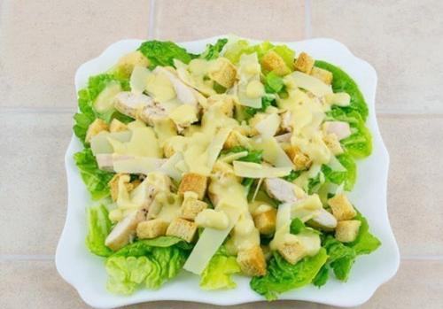 Салат Цезарь с курицей. 04