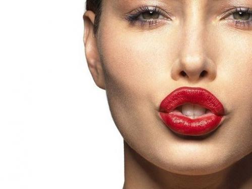 Маска, которая убирает следы от прыщиков: 

