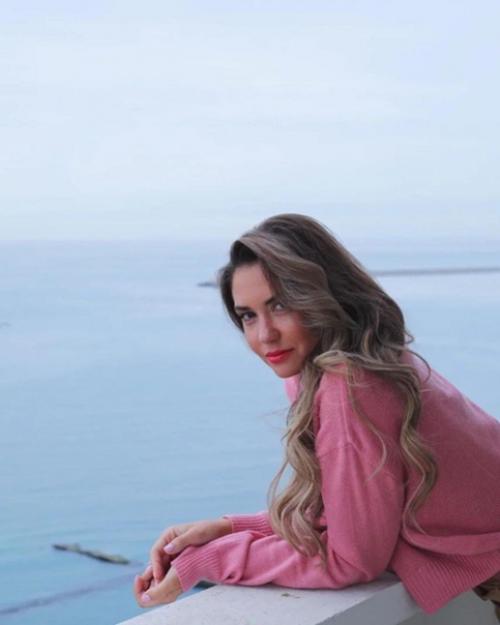 Как же все-таки Агата после развода похорошела! 07