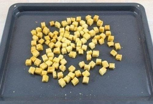 Салат Цезарь с курицей.