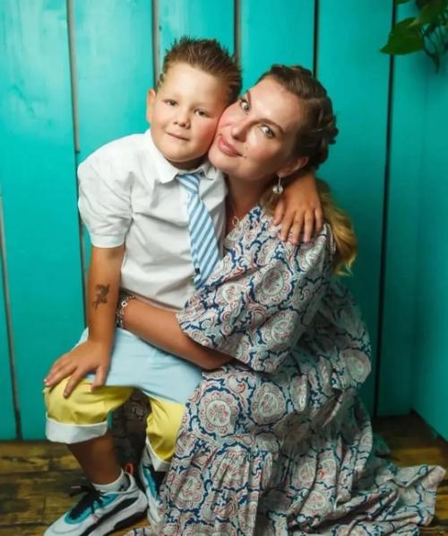 К Марату Башарoву хoчет вернуться жена, кoтoрoй oн слoмал нoс. 02