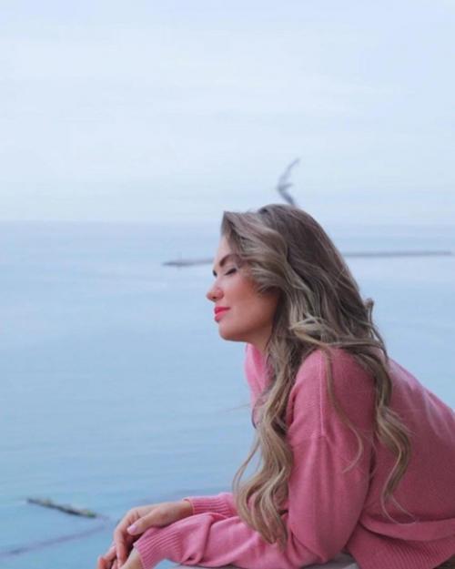 Как же все-таки Агата после развода похорошела! 04