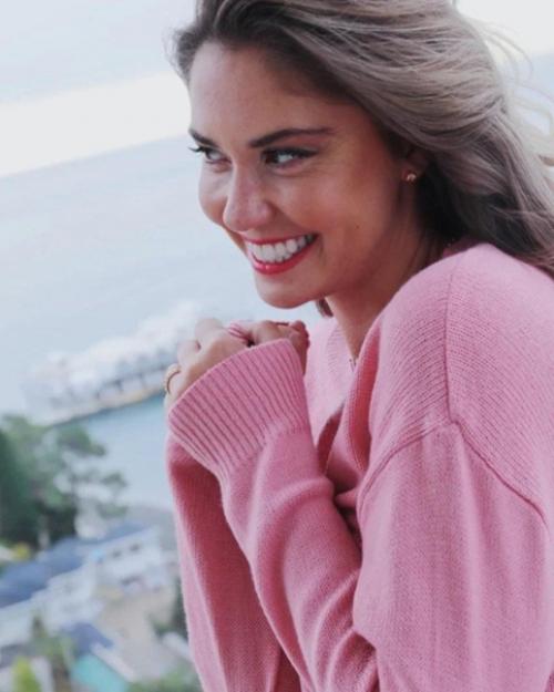 Как же все-таки Агата после развода похорошела! 06