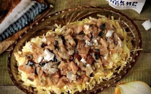 Салат с соленой скумбрией под шубой. Салат "Скумбрия под Шубой".