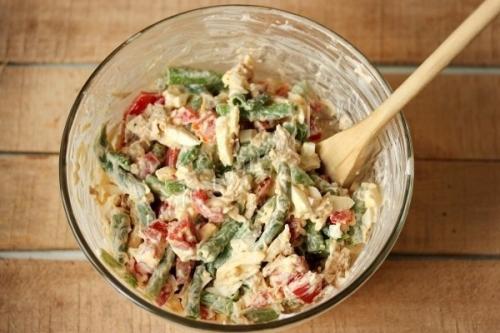 Салат Шедевр с курицей и сладким перцем отлично подойдет к новогоднему столу! 05