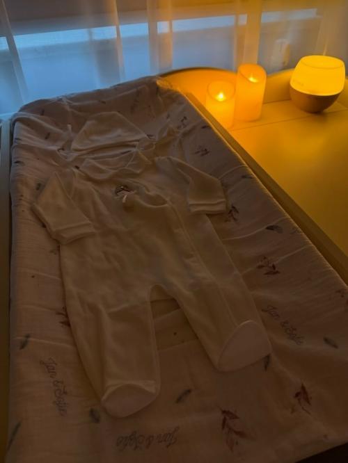 Агата муцениеце официально объявила о появлении на свет своей дочери и продемонстрировала выписку из больницы. 02