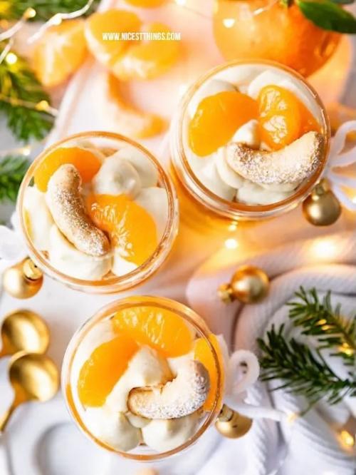 Рождественский десерт из ванильного полумесяца с мандариновым соусом и белым шоколадом. 01