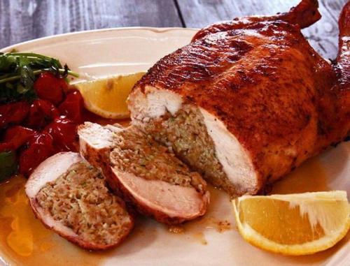 Новогодняя курочка без костей, фаршированная по-тоскански.