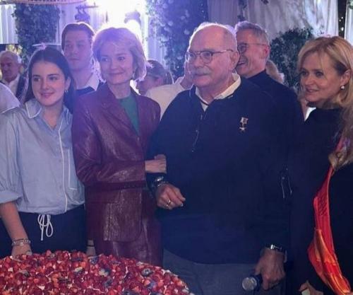 Никита Михалков свой день рождения в кругу семьи отметил. 01