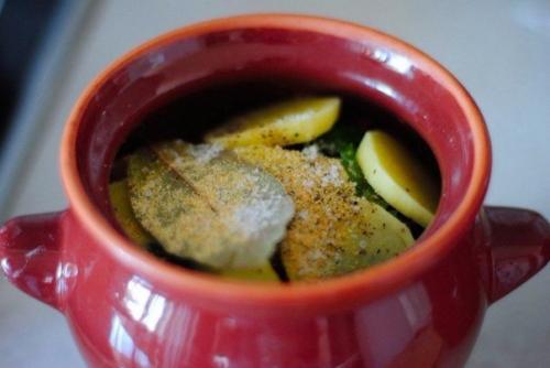 Жаркое из курицы с черносливом в горшочке. 08 Жаркое из курицы с черносливом в горшочке. 08