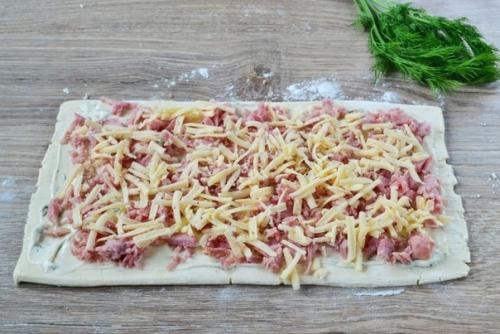 Рулетики из слоеного теста. 05