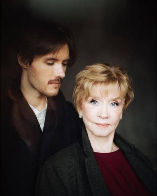 Семейная фотосессия веры алентовой и Владимира Меньшова с дочерью, зятем и внуками. 03