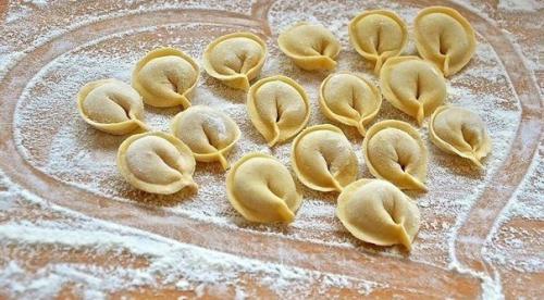 Супер тесто на пельмени и вареники.