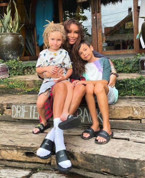 Сын Айзы оказался в больнице из-за испорченных суш. 01