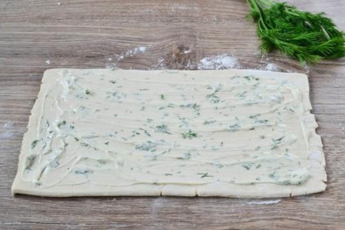 Рулетики из слоеного теста. 04