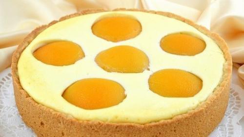 Творожный пирог с персиками.