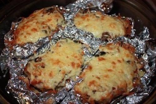 Мясо в фольге с грибами и помидорами. 04