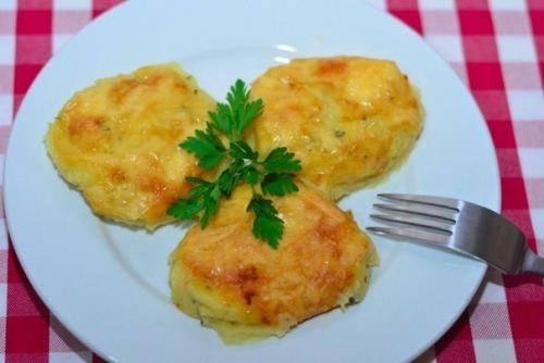 Картошка под сыром. Картошка под сыром.