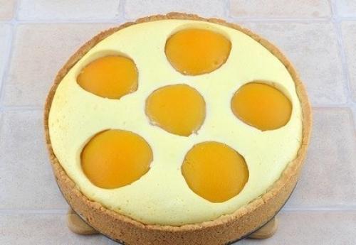 Творожный пирог с персиками. 09