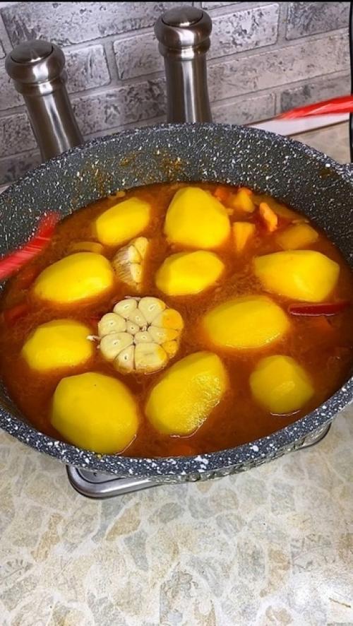 Это блюдо насыщенным вкусом и приятным ароматом отличается. 02