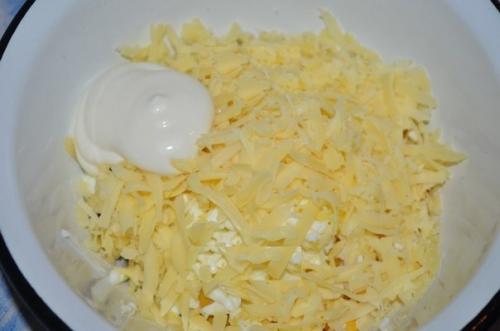 Салат с фасолью, сыром и сухариками. 02