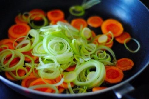 Жаркое из курицы с черносливом в горшочке. 03 Жаркое из курицы с черносливом в горшочке. 03