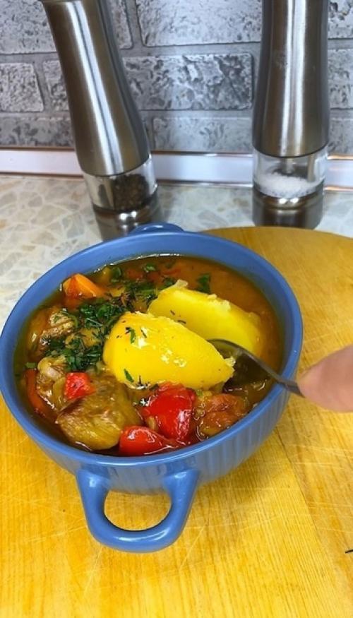 Это блюдо насыщенным вкусом и приятным ароматом отличается. 03