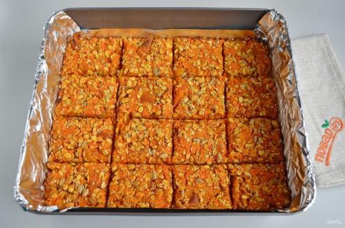 Морковные квадратики с курагой, семечками и овсяными хлопьями. 05 Морковные квадратики с курагой, семечками и овсяными хлопьями. 05