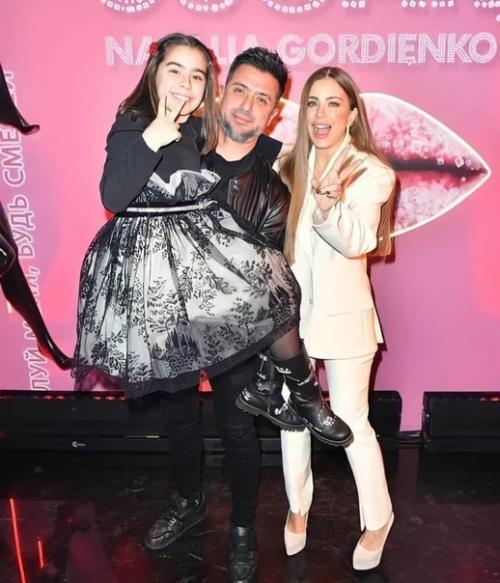 Неужели помирились?   Вот что удивительно, сердечко Ани будто растаяло обратно. 01