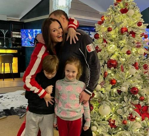 Оксана Фёдорова отправилась на Байкал вслед за Shaman и вышла на лёд на шпильках. 02