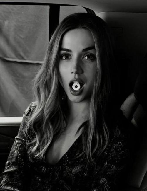 Бен аффлек выразил сожаление о возобновлении отношений с Дженифер Лопес после завершения романа с аной де Армас. 01