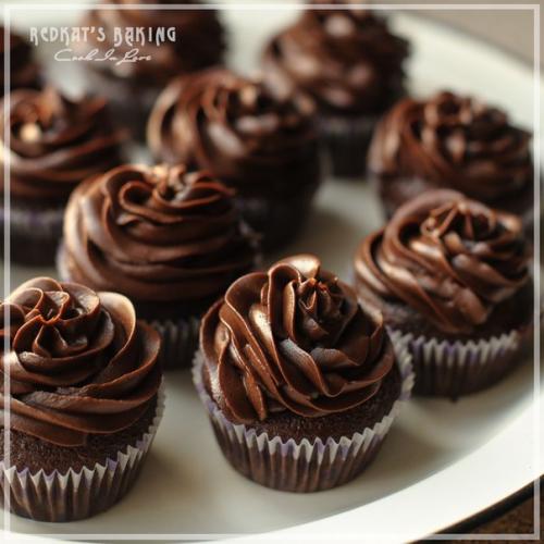 Кексы с шоколадным кремом. Кексы с шоколадным кремом.