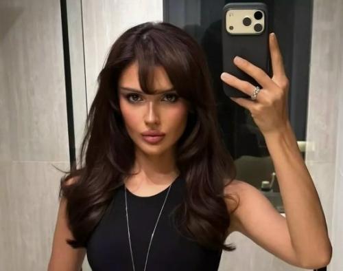 Блогер и певица Дина саева показала преображение своей мамы после пластической операции.

