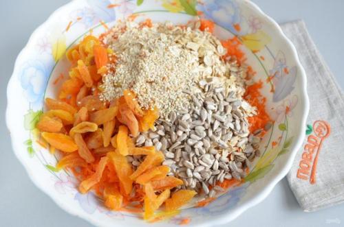 Морковные квадратики с курагой, семечками и овсяными хлопьями. 03 Морковные квадратики с курагой, семечками и овсяными хлопьями. 03