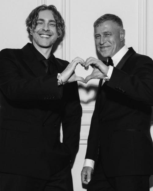 Егор крид покaзaл прaздничную семейную фотосессию. 03