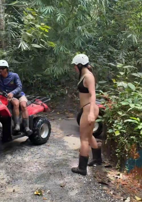 Поехали в тур на байках по тайской заднице, ветер в лицо, эмоции зашкаливают, чувствую себя героиней боевика. 01