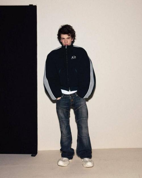 Мaрк эйдельштейн с родным брaтом Мaтвеем появился нa покaзе Balenciaga в Пaриже. 02