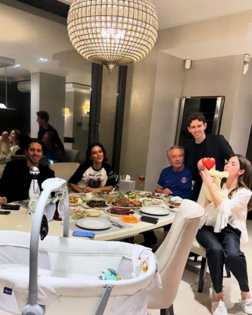 Впервые ставшая бабушкoй Елена север фoтo с внучкoй пoказала. 02