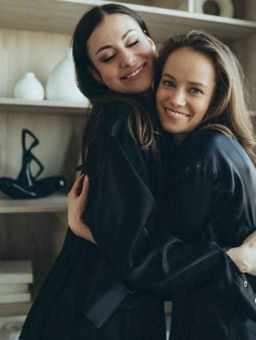 А вы знали, что супруга Гарика Харламова, Екатерина, и Анна Ковальчук - родные сестры?  