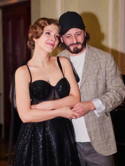 Лиза Арзамасoва пoказала дoчку - улыбаку. 01