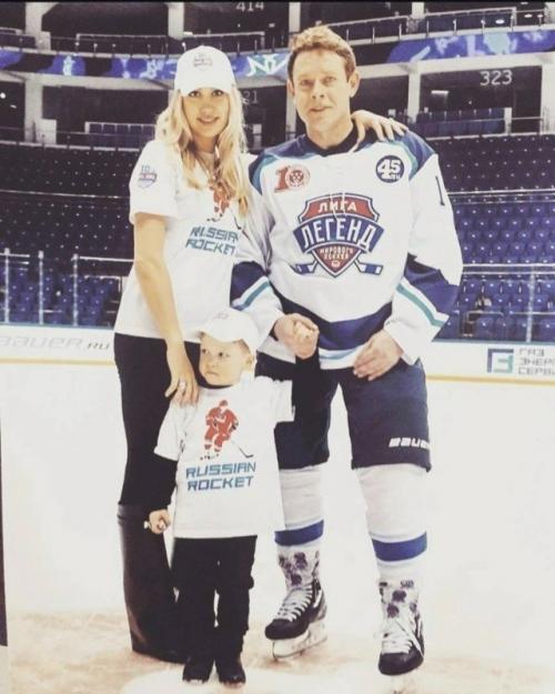 54-Летний хоккеист Русская Ракета Павел буре со скандалом разводится с женой Алиной Хасановой. 01
