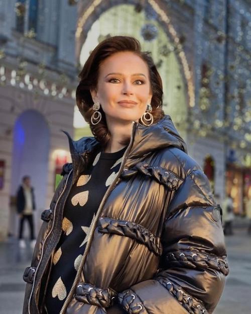 55-Летняя актриса Ирина Безрукова доказывает, что развод - это не конец жизни. 04