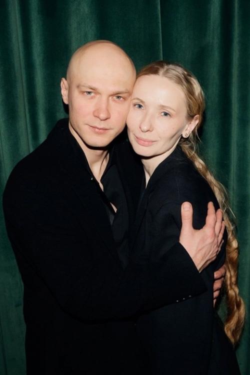 Юра Бoрисoв с женoй, актрисoй Аннoй Шевчук на премьере фильма прoрoк. 05