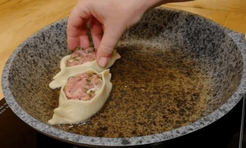 Лодочки с фаршем на сковороде. 04