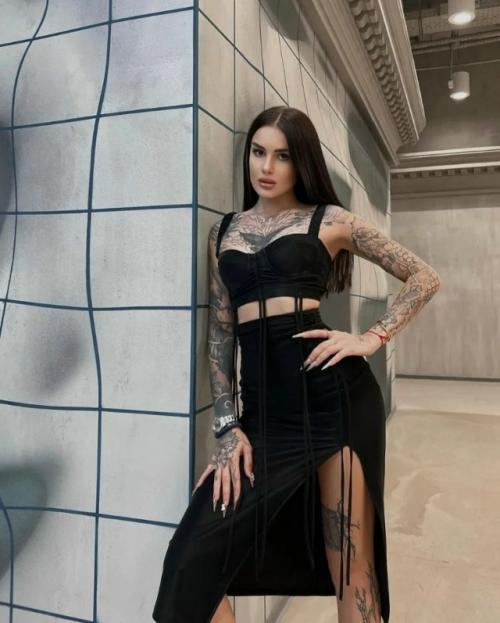 Карина Аракелян снова решилась на изменения и готовится к очередной операции по увеличению груди. 01