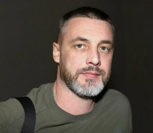 Актер Антон Батырев начал новые отношения вскоре после развода с четвертой супругой.  